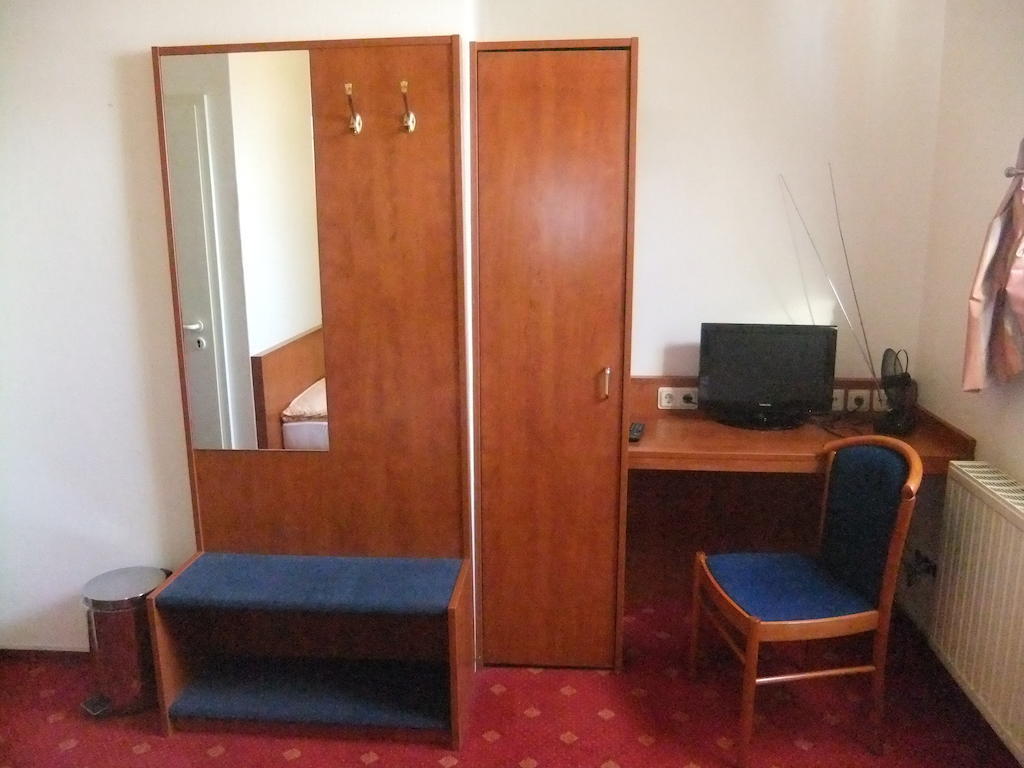 Hotel Adriatic Laatzen Room photo